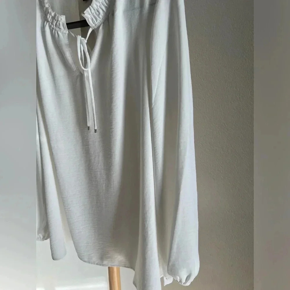 Tommy Hilfiger top, created a solid-color style that's wearable. Size X-large - Picture 5 of 13
